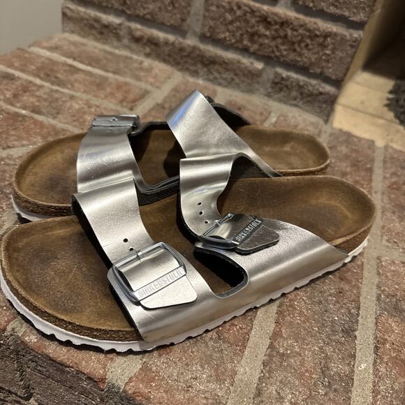 Birkenstock Arizona Silver Leather Soft Footbed Size 10-10.5 - Picture 3 of 16